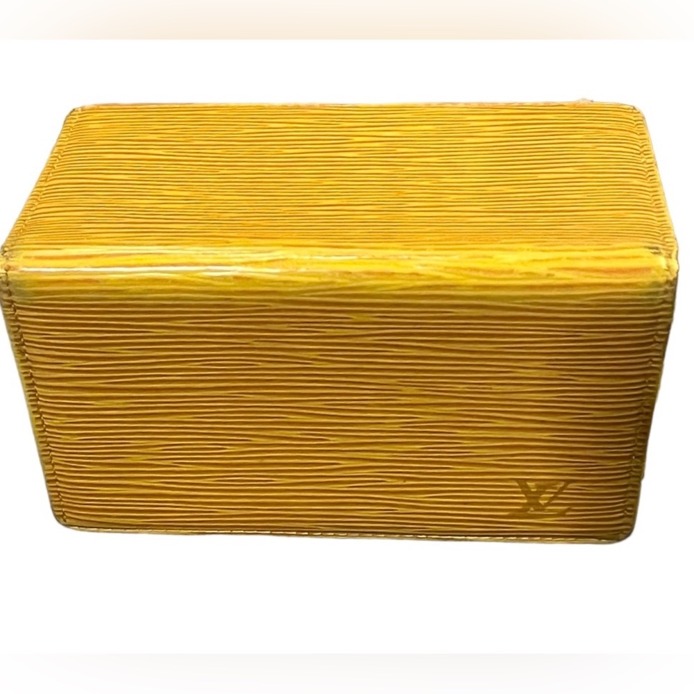 ‼️SOLD‼️Authentic Louis Vuitton Epi Card Holder - Picture 5 of 12
